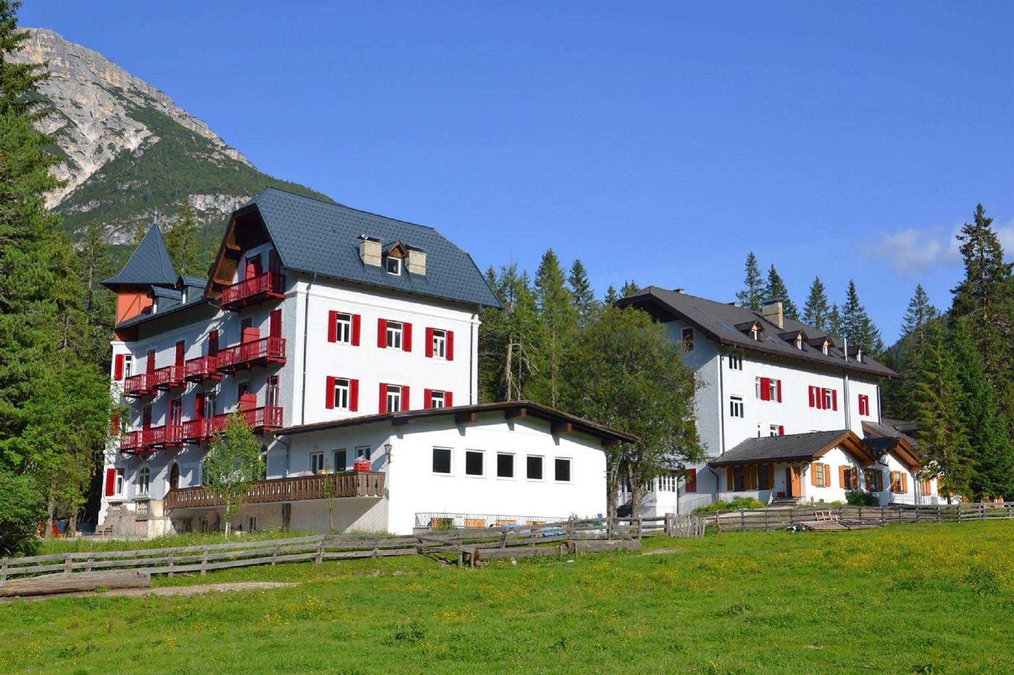 Hotel Croda Rossa 3*